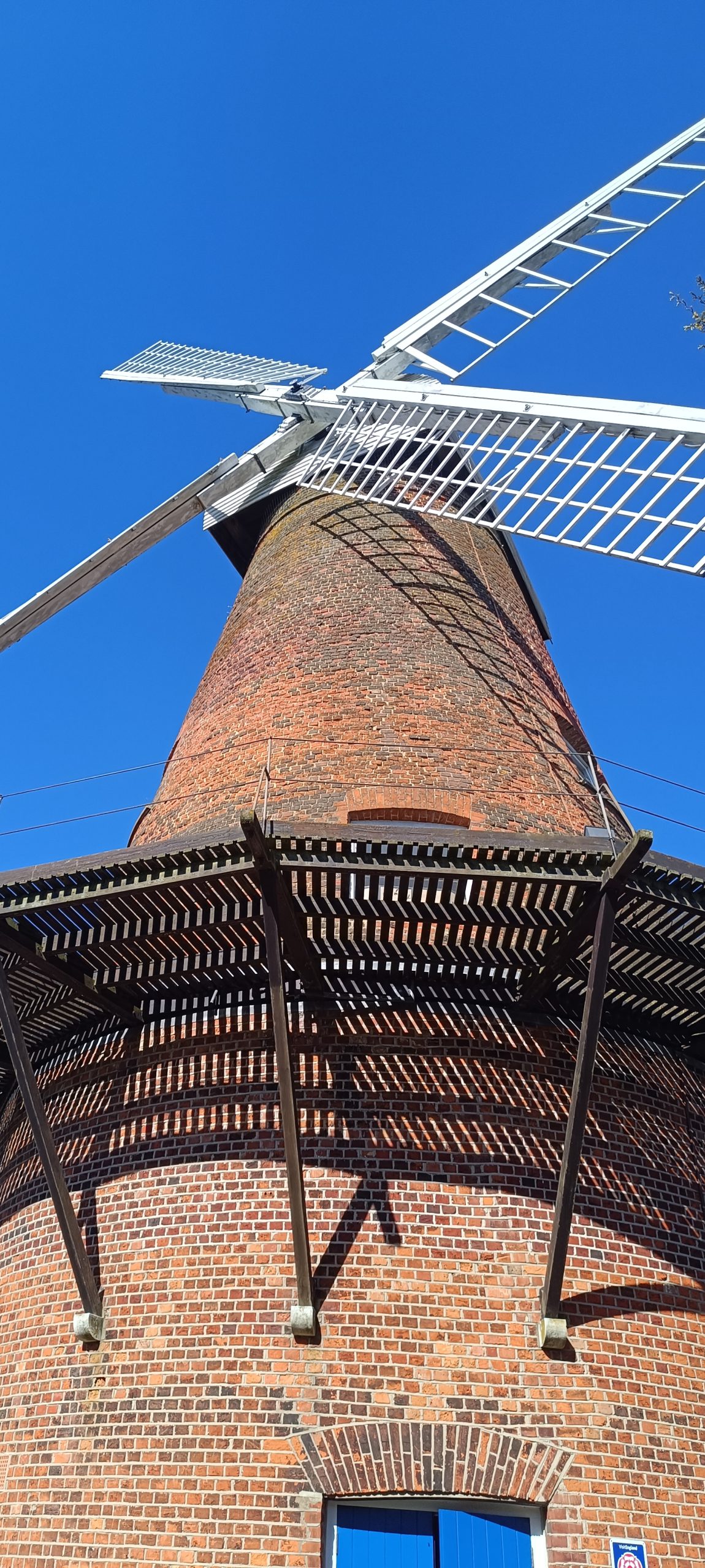 Rayleigh windmill